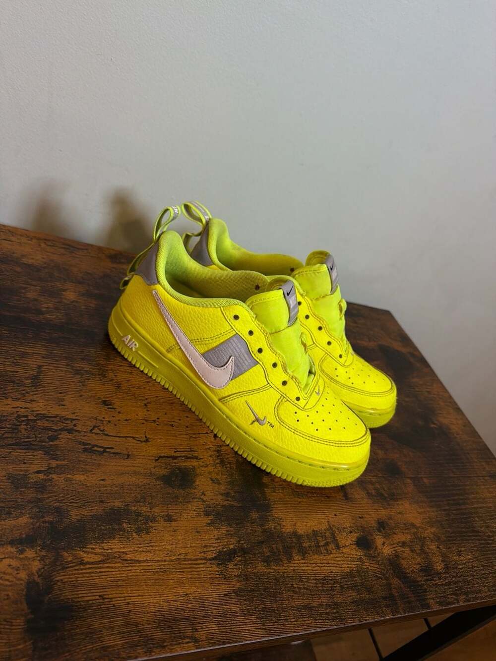 Nike Air Force 1 LV8 Utility GS Volt AR1708-700